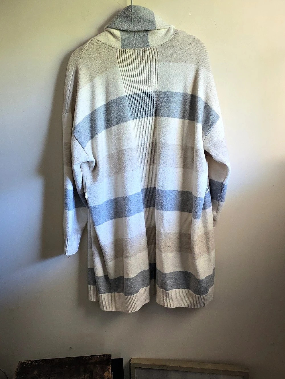 Lane Bryant Color Block Cardigan White & Gray Size 18/20 - Picture 5 of 7